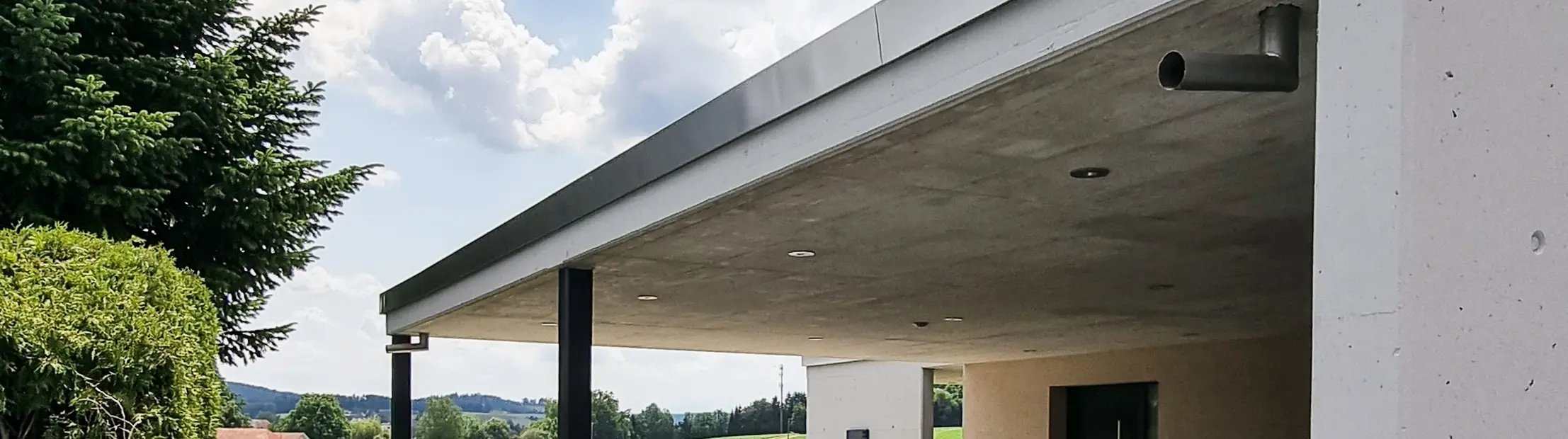 Moderner Flachdach-Carport