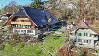 Komplette Dachsanierung inkl. Indach-Photovoltaikanlage für ein Bauernhaus