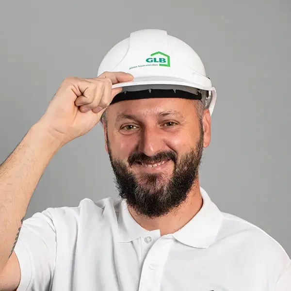Flurim Hoti ist ein engagierter Mitarbieter der Maler- und Gipserabteilung in der Emmenmatt