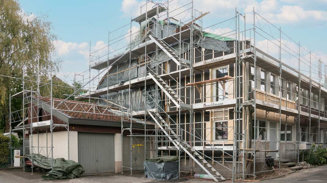 Fassadensanierung: Haus mit Gerüst