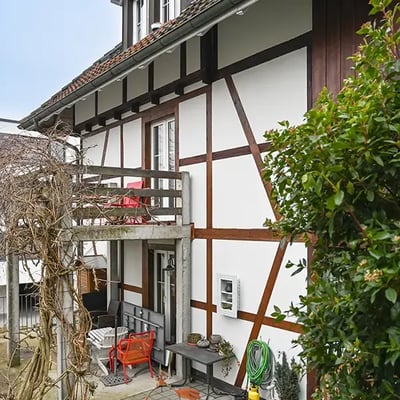 in neuer Frische erstrahlt die Riegfassade