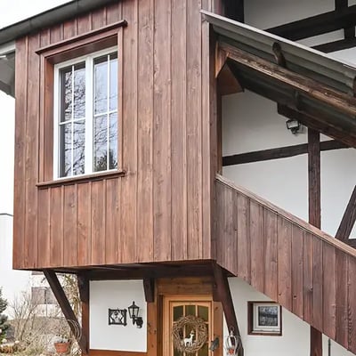 passende Holzlasur für den Treppenaufgang
