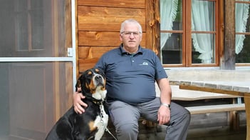 Hans Gerber vor seinem Haus in Eriswil nach unserem Jubiläumsinterview