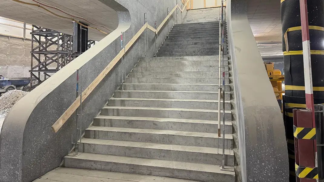 Geschliffenes Schwarz für einen Treppenaufgang