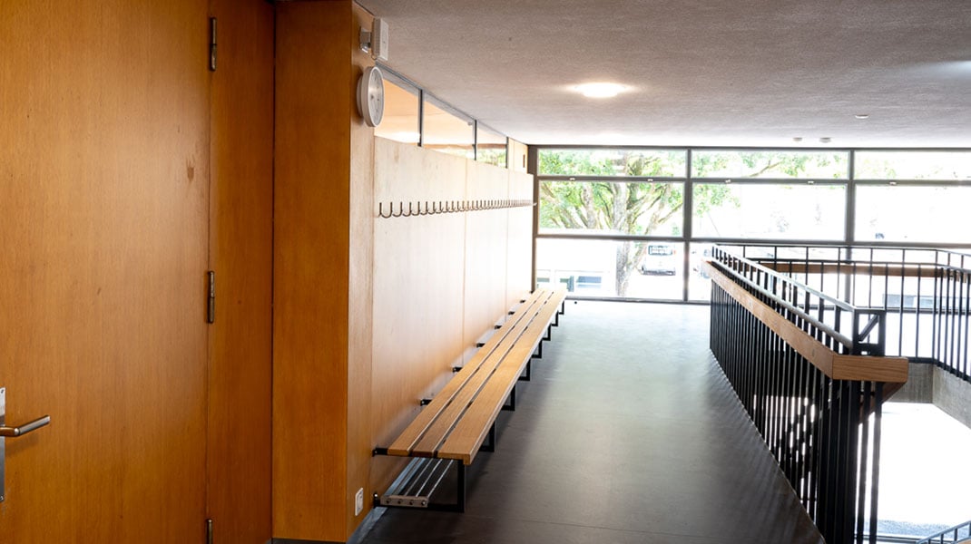 Restaurierung Schulhaus Wildbach Holzbau GLB Seeland
