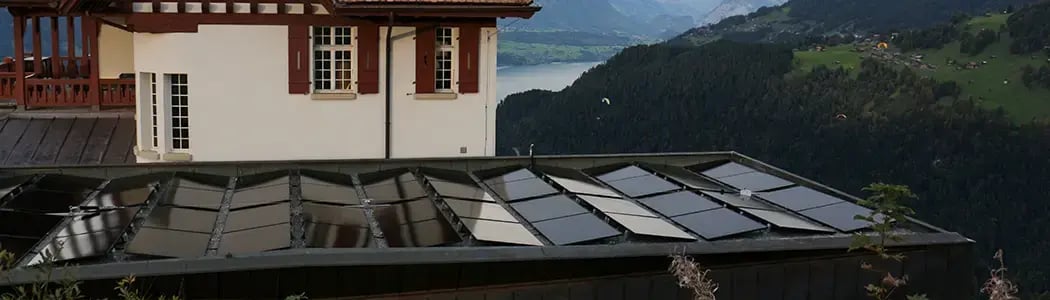 Solarmodule_verlegt_Anlage_bereit