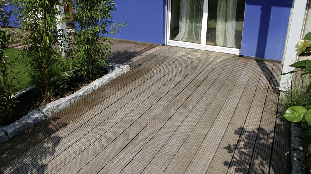 In 5 Schritten erscheint Ihre Holzterrasse im neuen Kleid