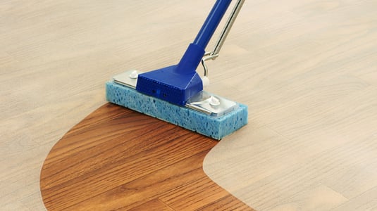 5 Tipps zur Pflege und Reinigung für einen langlebigen Parkett