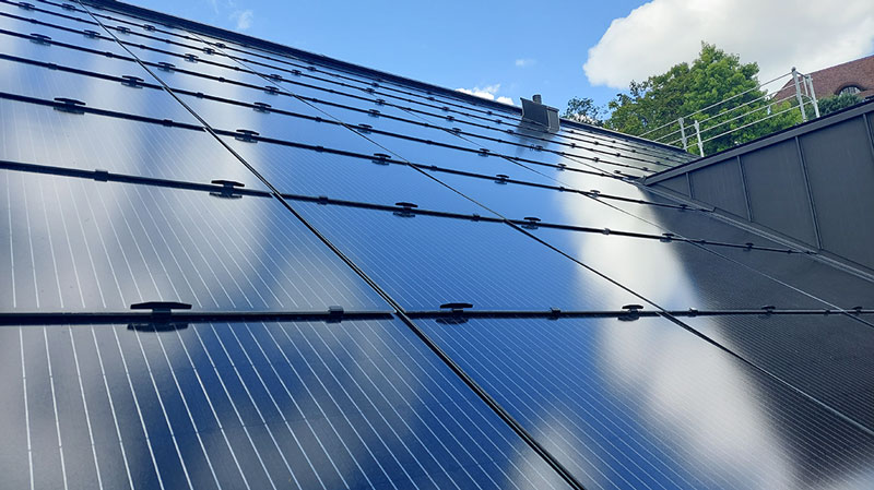 Photovoltaikanlage in vollem Betrieb