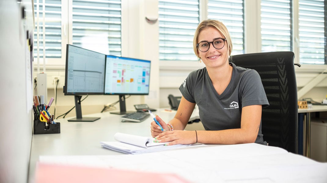 Planerin bereit für die Kundschaft und ihr neues Projekt