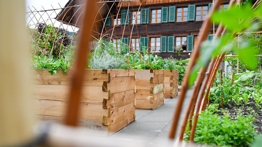 Verschiedene grössen von Hochbeeten aus Holz