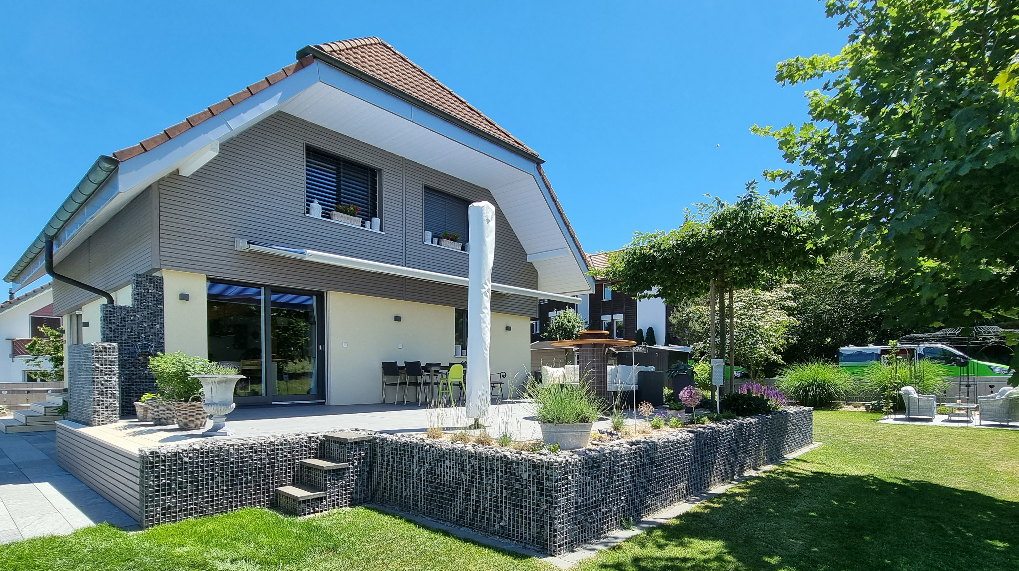 Einfamilienhaus mit grosszügigem Umschwung inkl. Garten und Sitzplatz mit Verbundsteinen