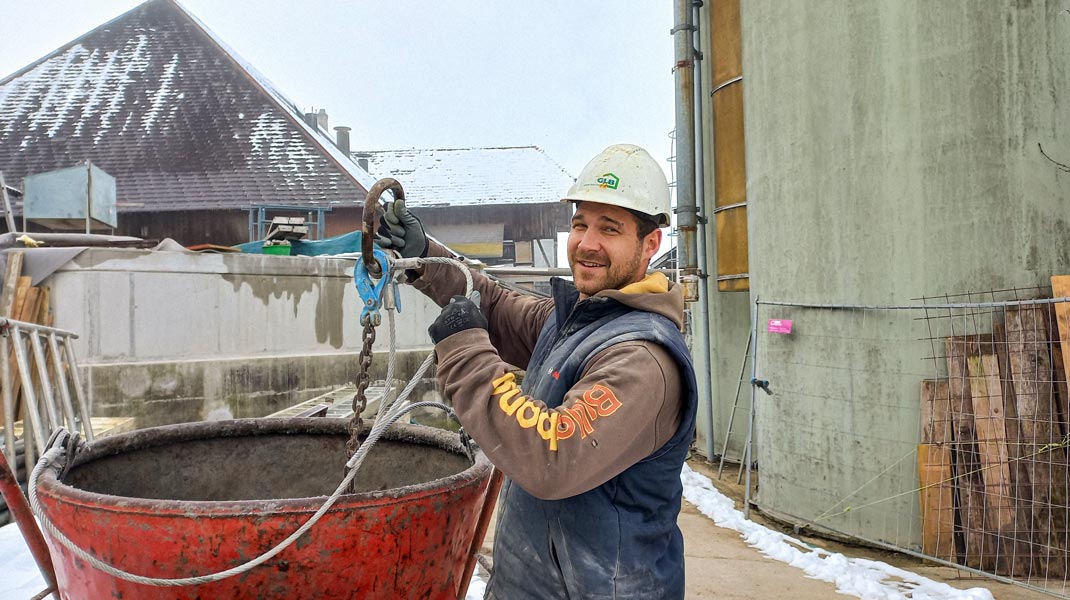 Dominic Kobel, Baupolier auf der Arbeit