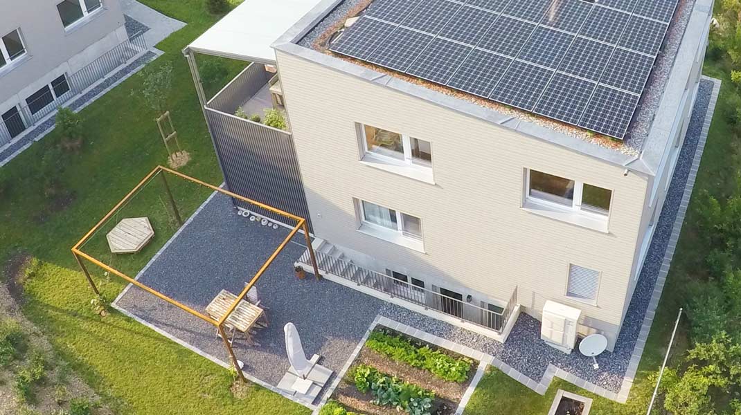 Einfamilienhaus mit Photovoltaikanlage und Wärmepumpe